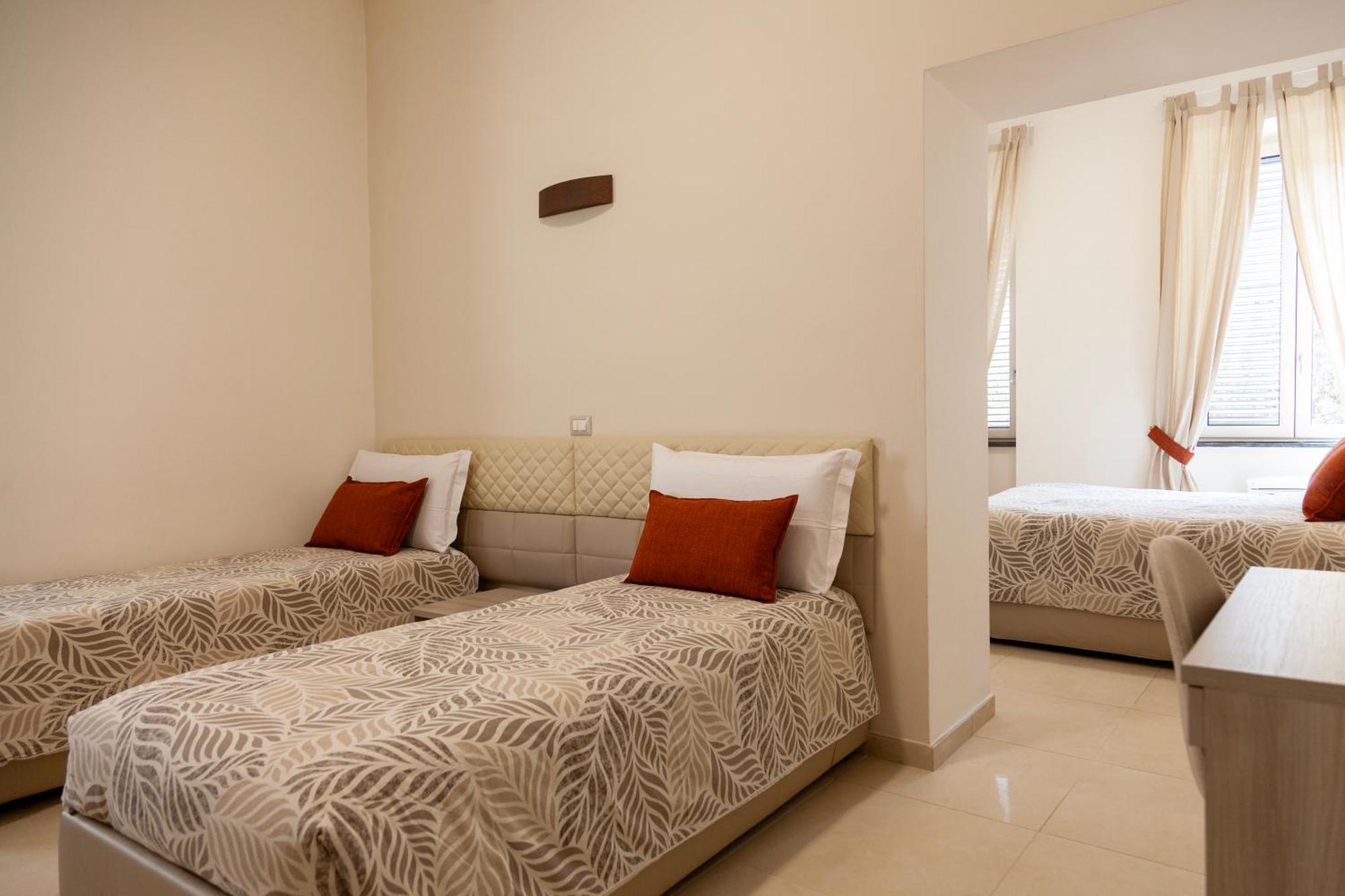Opera 5 Hotel Naples Exterior photo